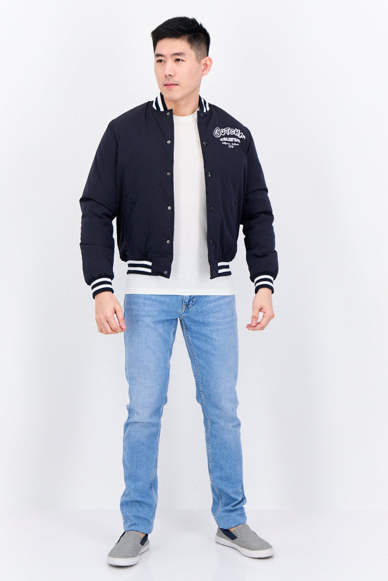 Gotcha سترة بومبر للرجال بطبعة جرافيك، أزرق داكن - Image 4